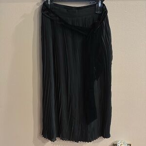 Maison d’Amelie luxurious pleated black skirt velvet attached sash flex waist SM
